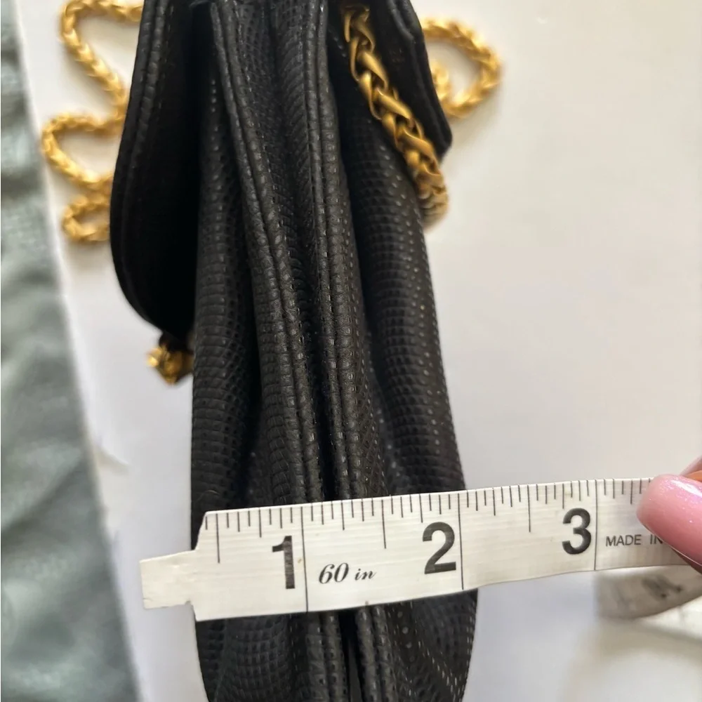 SONDRO ROBERTS BLACK TEXTURED SHOULDER BAG WITH THICK GOLD TONED CHAIN